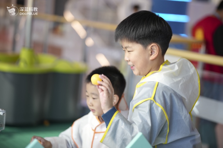 Real XPLOPLO operation photo 20 showing children smiling, exploring and learning through play