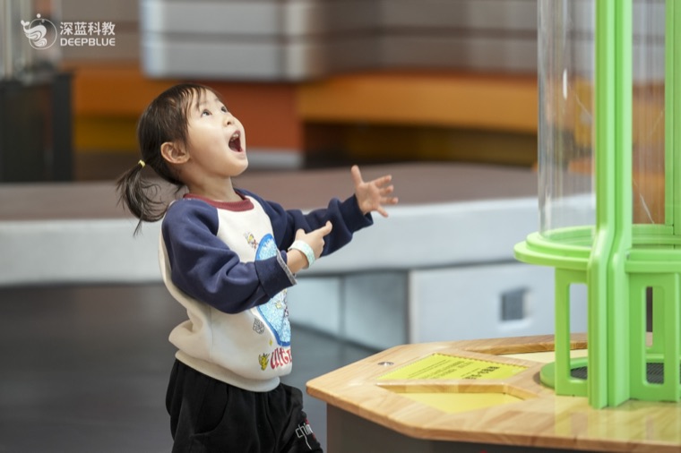 Real XPLOPLO operation photo 25 showing children smiling, exploring and learning through play