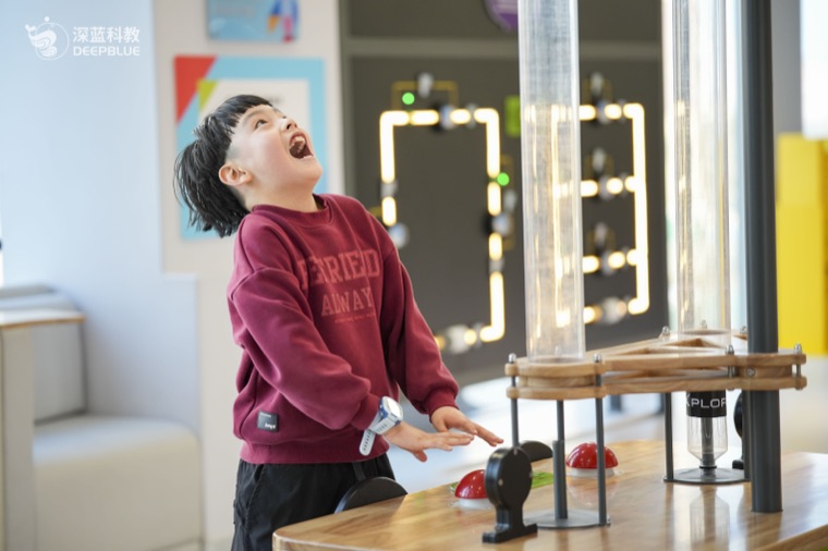 Real XPLOPLO operation photo 27 showing children smiling, exploring and learning through play