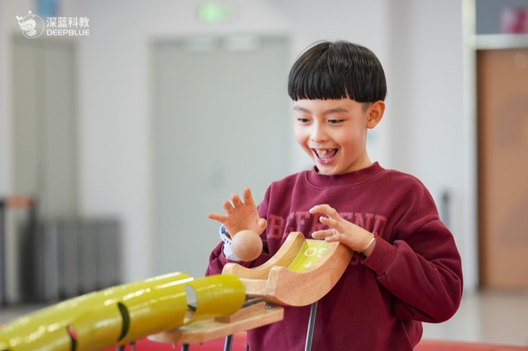 Real XPLOPLO operation photo 31 showing children smiling, exploring and learning through play