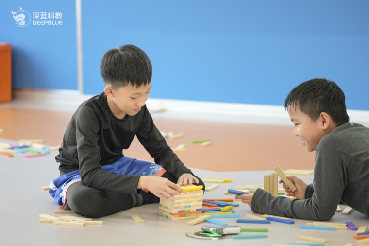 Real XPLOPLO operation photo 38 showing children smiling, exploring and learning through play
