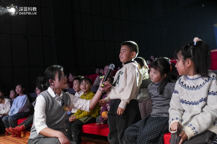 Real XPLOPLO operation photo 47 showing children smiling, exploring and learning through play