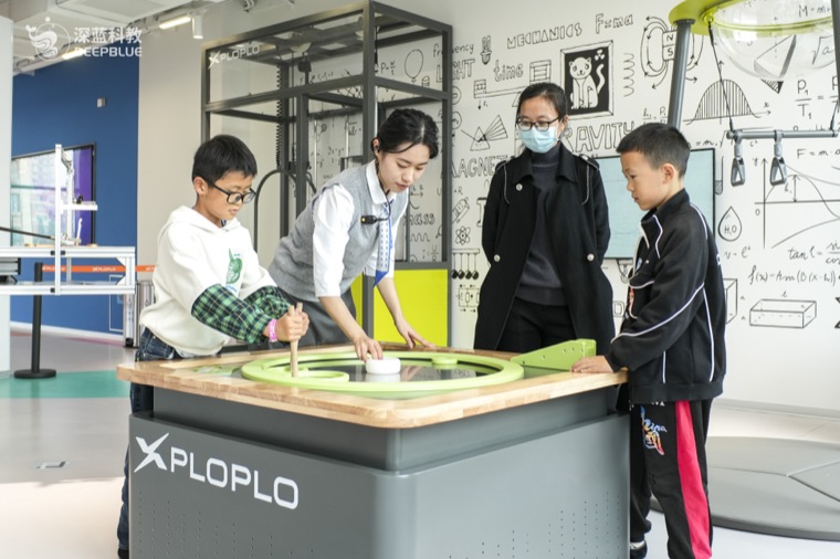 Real XPLOPLO operation photo 61 showing children smiling, exploring and learning through play