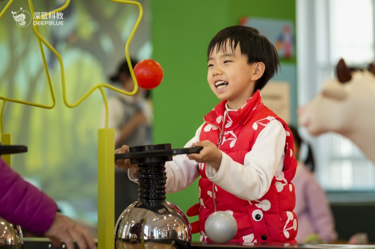 Real XPLOPLO operation photo 75 showing children smiling, exploring and learning through play