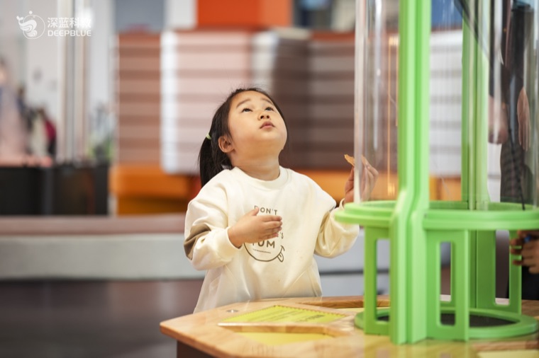 Real XPLOPLO operation photo 78 showing children smiling, exploring and learning through play