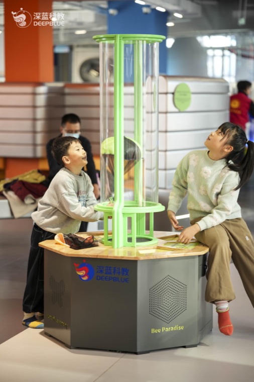 Real XPLOPLO operation photo 80 showing children smiling, exploring and learning through play