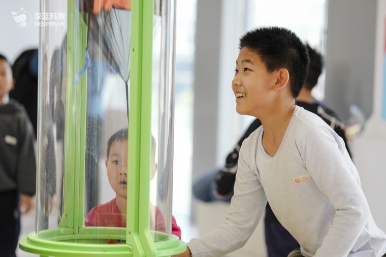 Real XPLOPLO operation photo 84 showing children smiling, exploring and learning through play