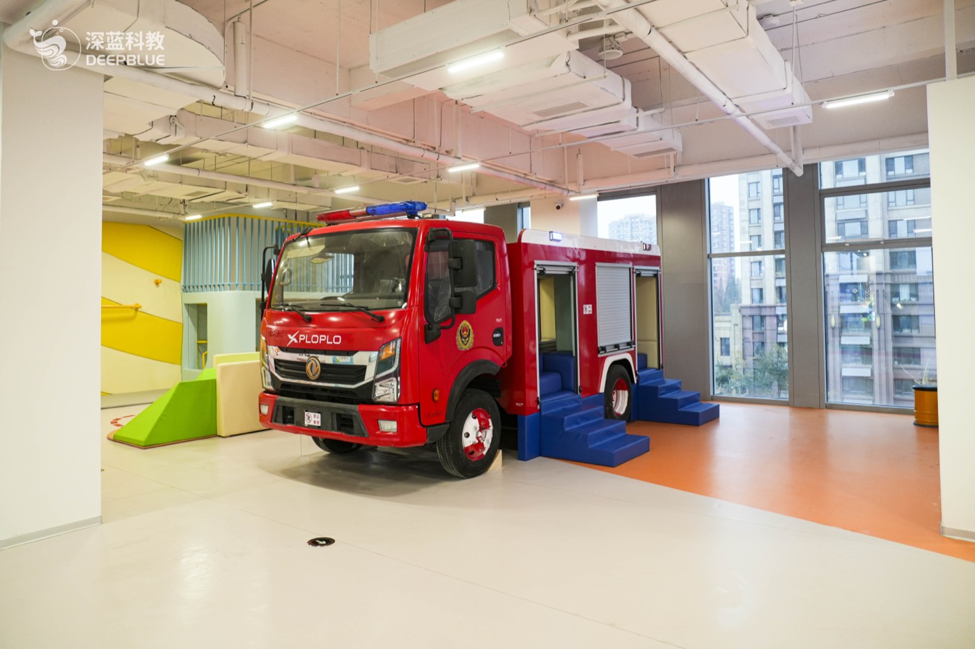 XPLOPLO third-floor social role-play and division of work area
