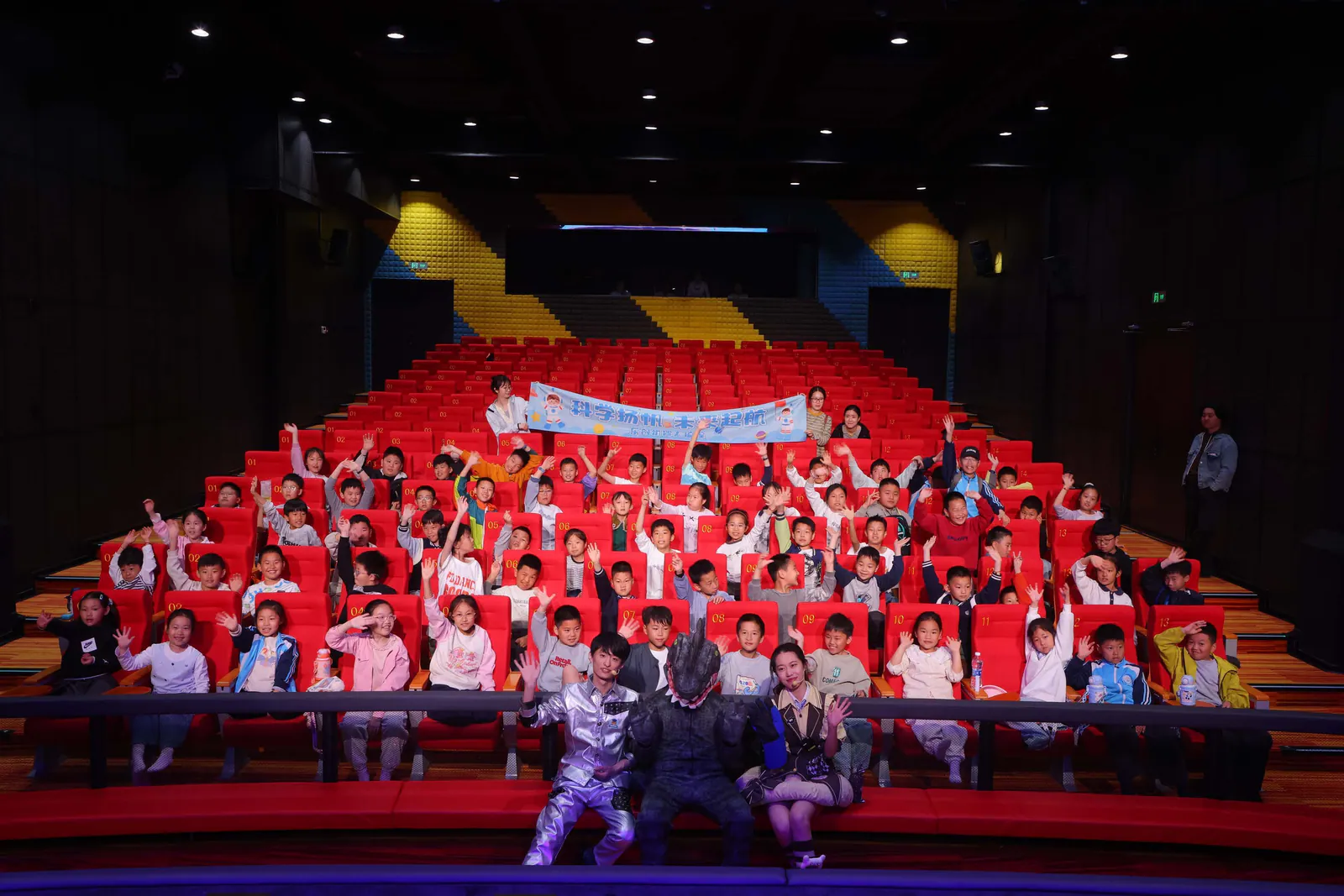 Student study-tour group taking a photo in the XPLOPLO WOW Auditorium